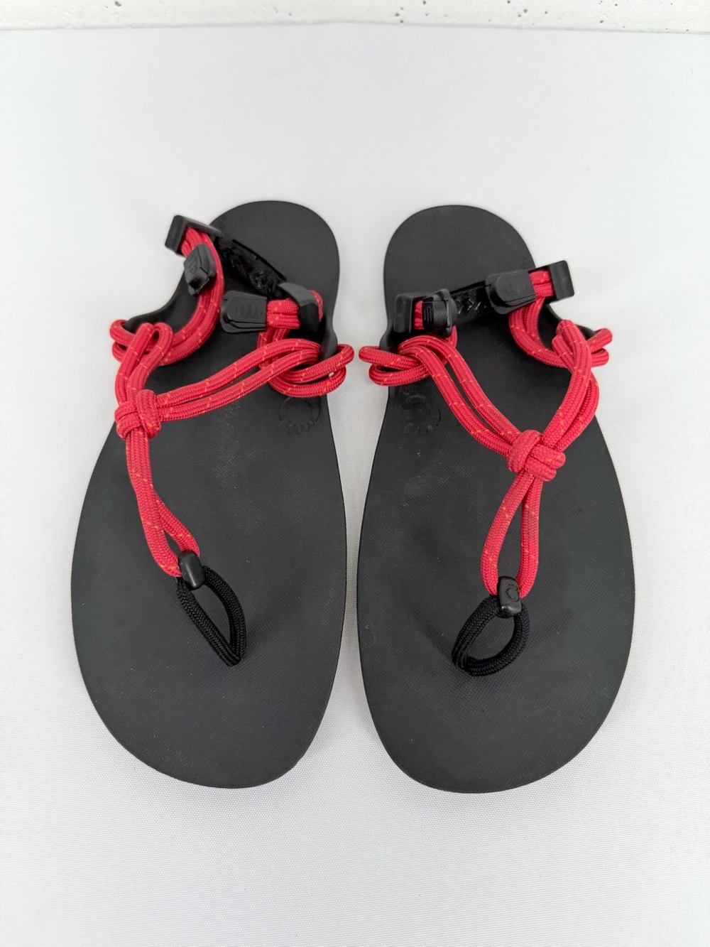 Xeroshoes Women’s size 6 Genesis Red Cord & Rubber Sandals